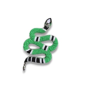 Shottingstar noire avec broche brodée en cristal broderie à la main et broche de mode perlée en fil de lingot - Product Image 5