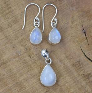 Boho Style 925 Sterling Silver Plaqué Or Moonstone Gemstone Boucles D'oreilles Pendentif Bijoux Faits À La Main Cadeau De Mariage À La Mode pour Elle - Product Image 1