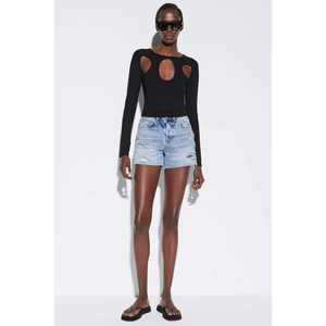 <b>Black</b> <b>Crop</b> <b>Top</b> with Detailed Finger Design Casual <b>Short</b> Style Front Logo Placement - Product Image 1