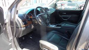 Camioneta Usada Ni-ss-an Arm-ada SL RWD 2015 con Interior de Cuero Oscuro, Caja de Cambios Automática, Cámara Trasera, Motor de 4L de Capacidad - Product Image 2