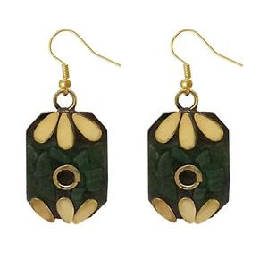 Pendientes colgantes finos de piedra de resina con chapado en oro 1308394 - Product Image 1