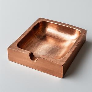 Cenicero Clásico de Latón Antiguo con Diseño Floral y Forma Redonda para Exhibición Interior de Primera Calidad - Product Image 2