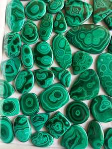Lot de cabochon de malachite lisse polie à la main en gros Pierre précieuse en vrac semi-précieuse verte naturelle Acheter maintenant! - Product Image 4