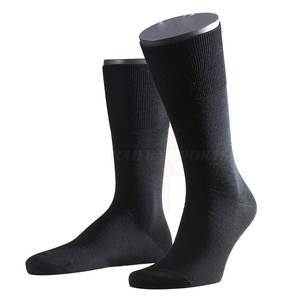 Calcetines de hombre de algodón puro personalizados de alta calidad para la temporada de primavera Características antideslizantes informales - Product Image 1