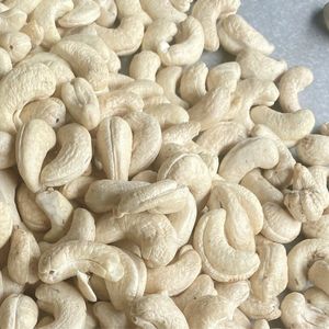 Usine directement Santigo Usine Vietnam W240 W450 W320 10 Kg Emballage en étain Fruits secs Noix de cajou avec emballage personnalisé - Product Image 1