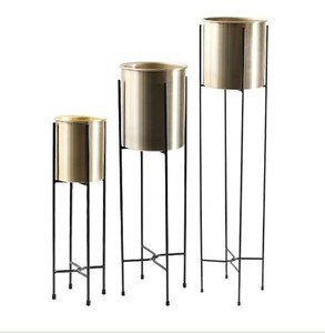 Paniers et jardinières de fleurs dorées décoratives Jardinière en métal avec support pour la décoration de la maison et du jardin Jardinière de sol en 3 tailles - Product Image 1