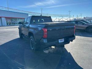 Nouveau 2026 pour Tacoma pour Sport Automatique R18 Intérieur foncé Barre de toit métallique Caméra arrière à vendre - Product Image 3