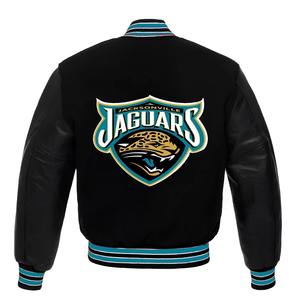 Chaqueta universitaria de lana Premium personalizada con mangas de cuero estilo Letterman unisex para hombres y mujeres - Product Image 4