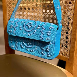 Sac à bandoulière tendance fait main de luxe bleu clair perlé, motif floral ethnique, perles de rocaille, sac de soirée pour femme, sacs à rabat pour fête - Product Image 1