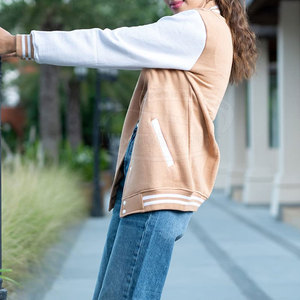 Veste Letterman surdimensionnée pour femme Veste Letterman en matériau durable Veste Letterman confortable - Product Image 6