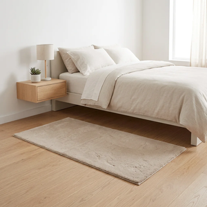 Tapis rectangulaire moderne DarianA Furr en fourrure douce et dense, écologique, lavable en machine, couleur unie, antidérapant, en polyester - Product Image 1