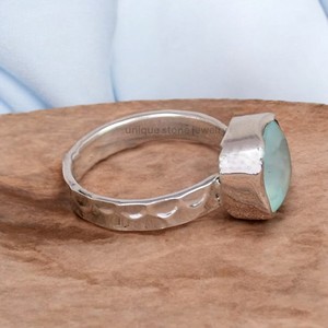 Bague de créateur en argent sterling 925 avec calcédoine et pierres précieuses naturelles à facettes faites à la main avec incrustation de réglage de lunette - Product Image 4