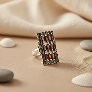 Bague rectangulaire en argent sterling 925 avec incrustation de grenat et de marcassite, plaqué or rose et rhodié 18 carats, style tendance hip-hop - Product Image 3