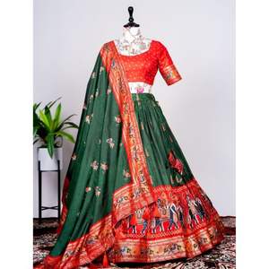 ผ้าไหมโดลา Lehenga Choli Dupatta,ผ้าไหมพิมพ์ลายปาโตลาและ Paithani พร้อมงานฟอยล์อินเทรนด์ล่าสุด - Product Image 1