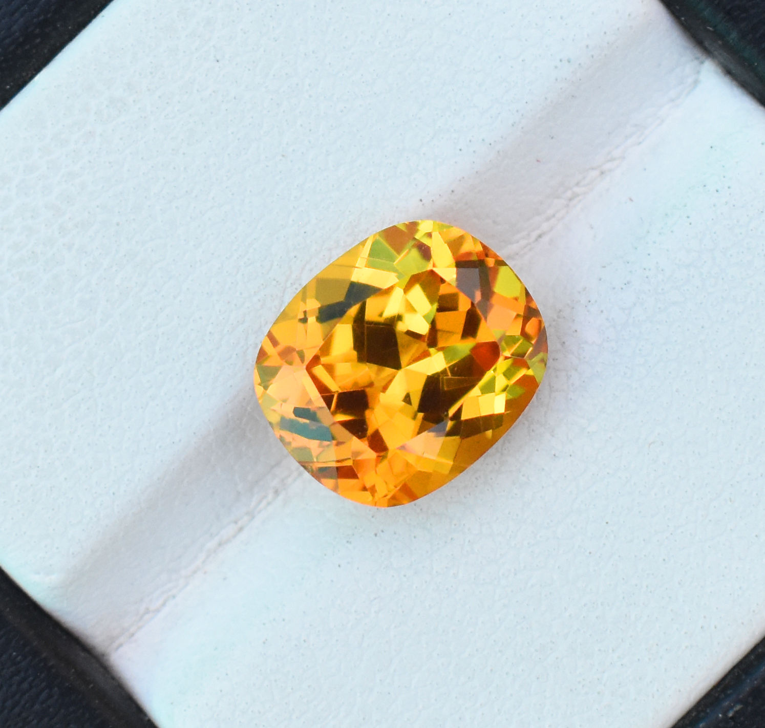 สีเหลือง