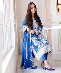 Traje DE BODA Gharara de boutique pakistaní islámico para mujeres musulmanas con Kameez y Dupatta bordados en estilo de fiesta - Product Image 2