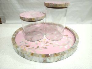 Plateau à balai en bois élégant, conçu pour les intérieurs formels de luxe et les présentoirs de table magnifiques avec des accents de perles - Product Image 3