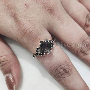 Anillo de mujer Rutilo negro natural y piedra preciosa de espinela negra Anillo de compromiso delicado de Navidad Joyería Anillo de plata esterlina 925 - Product Image 5