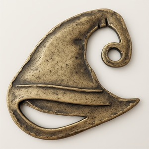 Elegante escultura de calabaza de aluminio, acabado de pátina que destaca la artesanía artesanal, diseñada para elevar Halloween - Product Image 1