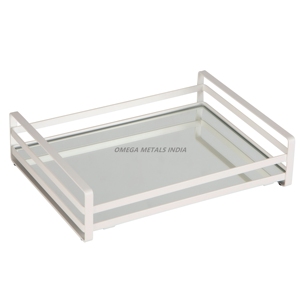 Bandeja de servicio rectangular blanca moderna con superficie de vidrio y diseño minimalista, ideal para presentar con estilo alimentos y bebidas - Product Image 1