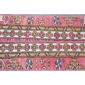 พรมวินเทจตุรกีขนาด 1.3x9.5 ฟุต, พรมปูพื้น, พรมขนสัตว์โมร็อกโกสีแดงน้ำเงิน - Product Image 5