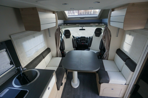 รถบ้าน ALCOVE รุ่นปี 2021 รถบ้าน RV CAMPER VIP สีขาวสุดหรู มาตรฐานยูโร 5 รองรับผู้โดยสาร 4-6 คน พร้อมเครื่องปรับอากาศ/ตู้เย็น/เตาไมโครเวฟ - Product Image 4