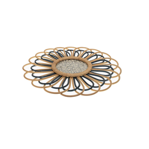 Vente en gros de décoration murale en rotin abstrait rustique Accents muraux faits à la main en forme de fleur de nacre Origine du Vietnam - Product Image 2