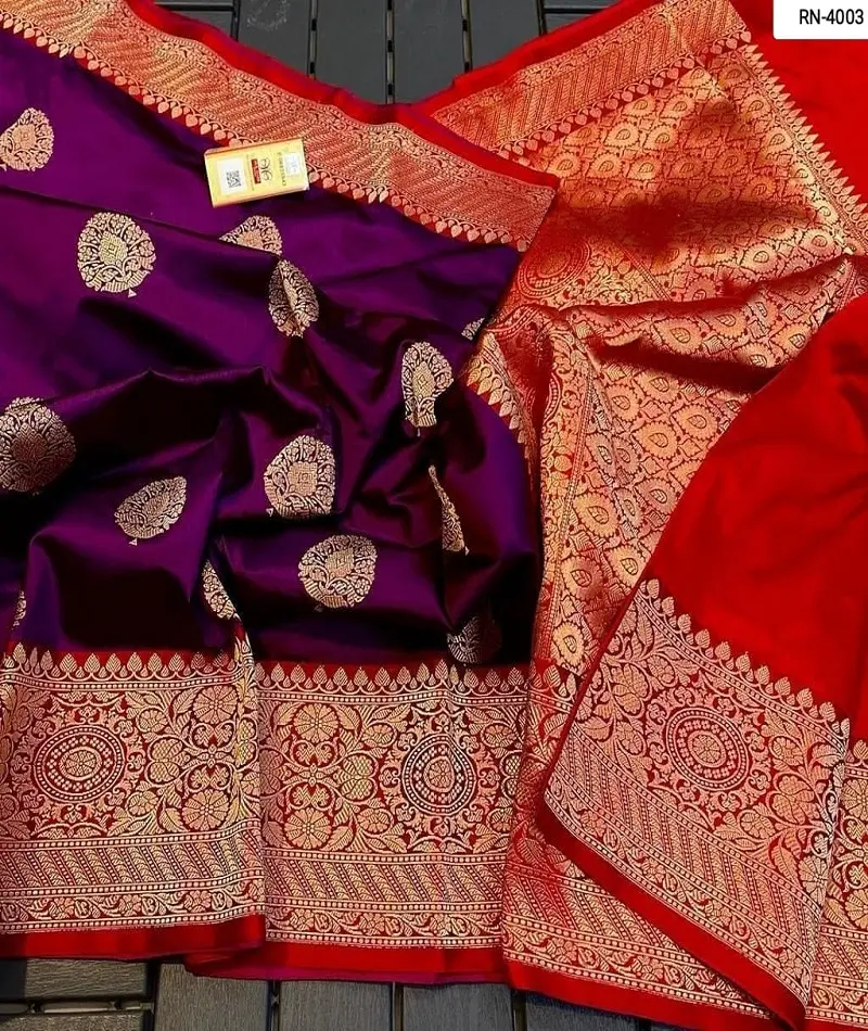 Sari di seta di cotone Banarasi con telaio a mano puro di usura etnica indiana con lavoro di tessitura grande bordo e pezzi di camicetta per sari da sposa