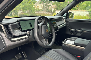 Rivian R1S Adventure Edition 2024 d'occasion en parfait état, conduite à gauche, sièges en cuir, caméra arrière - Product Image 3