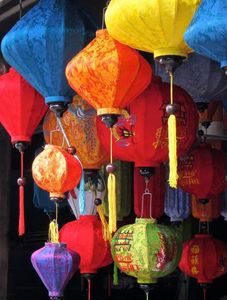 Lanterne en soie Vietnam Éclairage décoratif fait à la main Lanterne en soie parfaite pour les festivals Décoration intérieure et approvisionnement en gros pour l'exportation - Product Image 3