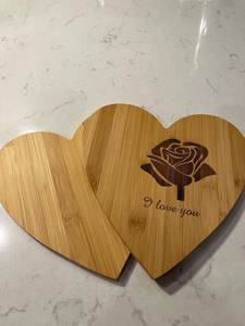 Planche à découper et plateau de service en bois - Durable, lavable au lave-vaisselle - Product Image 4