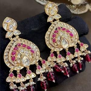 Pendientes de Diseño con Piedras de Moissanita y Kundan Chapadas en Oro de Primera Calidad, Colección para Bodas, para Mujer - Product Image 1