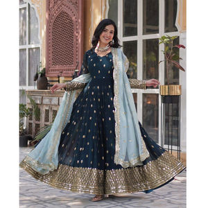 Impresionante diseño de lujo Bordado Secuencia Trabajo Manga completa Diseñador Ropa de fiesta Look Faux Georgette Vestido con Dupatta cosido - Product Image 1
