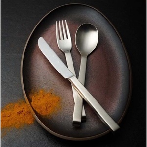 Juego de cubiertos de acero inoxidable barato pulido plata increíble nuevo aspecto juego de cubiertos con mango de madera de metal con logotipo personalizado - Product Image 4