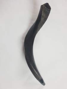 Shofar Artesanal de Cuerno de Búfalo con Componentes Metálicos para Uso Espiritual, Fiestas y Eventos de Cocina - Product Image 3