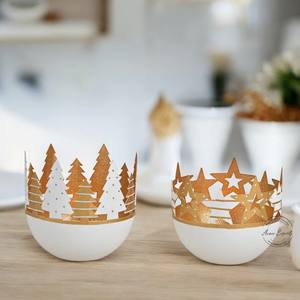 Bougeoir rond en fil de métal avec finition dorée Pièce maîtresse élégante pour la décoration intérieure Table à manger et ambiance festive - Product Image 3