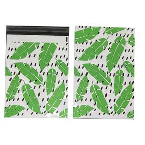 Bolsas de Poliéster 25x33cm Autoadhesivas, Impermeables, Resistentes a Desgarros, Duraderas, 2.3M, Hojas de Palma Hawaiana Verdes con Detalles Negros - Product Image 1