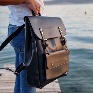 Sac à dos en cuir noir fait main Sac d'école Fermeture magnétique Sac pour ordinateur portable - Product Image 3