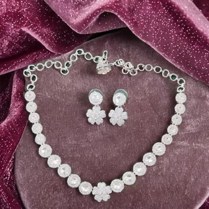 Pendientes de Araña Étnicos con Forma de Campana, Elegantes, Chapados en Oro, Collar de Aleación de Zinc con Circonita para un Look Glamuroso - Product Image 1