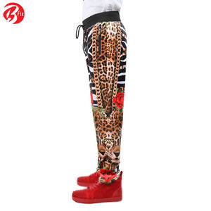 Pantalon de jogging d'entraînement en cours d'exécution pantalon avec logo personnalisé vêtements de sport impression par sublimation complète hommes portent des pantalons de jogging pantalon - Product Image 2