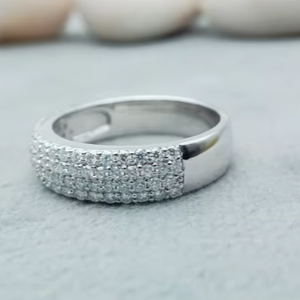 Lujoso anillo de boda personalizado 925 Plata/10K 14K 18K oro blanco VVS1 Moissanite diamante medio pavé ajuste anillo de diamante - Product Image 1