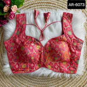 Saree en satin japonais lourd avec bordure en dentelle perlée chemisier fantaisie travail de tissage lourd dernier modèle Collections de chemisiers prêts à l'emploi - Product Image 6