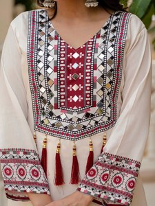 Ensemble Kurta traditionnel élégant imprimé avec dupatta pour femmes - Product Image 3