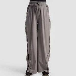 Pantalones acampanados informales de invierno de talla XL para mujer, forro polar Sherpa de cintura media con cierre de cordón, retazos de seda y decoración de logotipo - Product Image 2