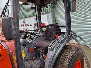 รถแทรกเตอร์ฟาร์ม M7060 70 แรงม้า พร้อมที่ตักด้านหน้า อะไหล่แท้คุณภาพดั้งเดิม เครื่องยนต์ ปั๊ม มอเตอร์ เกียร์ แบริ่ง ใช้งานได้ 10001-20000 ชั่วโมง น้ำหนัก 98 กิโลกรัม - Product Image 6