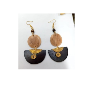 100% boucle d'oreille en corne de meilleure qualité pour les articles de fête Accessoires de bijoux pour poli brillant à la main - Product Image 1