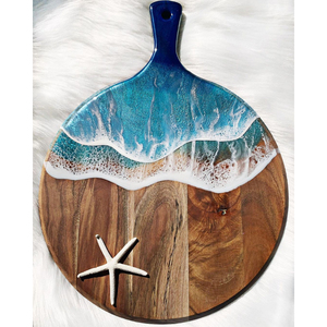 Planche à découper personnalisée en bois d'acacia de qualité supérieure, planche en résine faite à la main avec des accents blancs et dorés, décoration de cuisine unique, plateau de service - Product Image 3