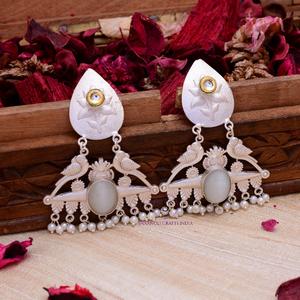 Pendientes hechos a mano de plata oxidada Jhumkas Pendientes chapados en oro Mujeres y niñas para fiesta de boda y ropa Haldi - Product Image 2