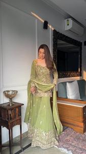 Ensemble de costume d'été droit vintage TOP SHARARA DUPATTA en géorgette lourde avec broderie de sequins, couleur unie, taille naturelle, manches longues - Product Image 4