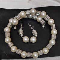 Ensemble collier et boucles d'oreilles en zircon et diamant géométriques haut de gamme pour femmes, élégant fait à la main avec une grande qualité, design moderne